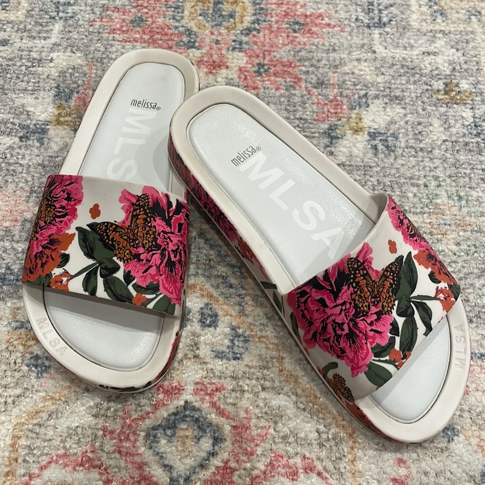 Melissa Slides 🌺 - Picture 3 of 8